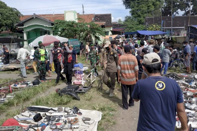 Operasi Yustisi Penegakan PPKM Mikro di Pasar Totogan dan Pasar Legi Jatinom