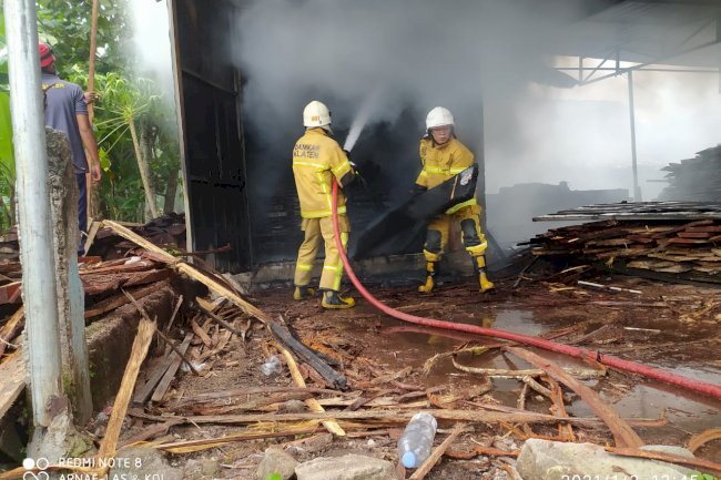 Penanganan Kebakaran di Desa Mireng, Kecamatan Trucuk