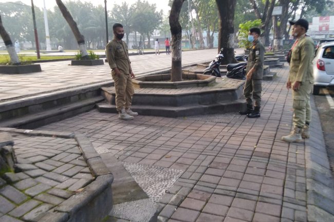 Pengamanan dan Penertiban Fasilitas Umum di Alun-Alun