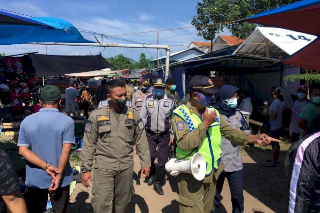 Operasi Gabungan Penegakan Protokol Kesehatan PPKM Darurat di Pasar Legen Jatinom dan Warung Makan, Cafe, Panti Pijat seputar Prambanan