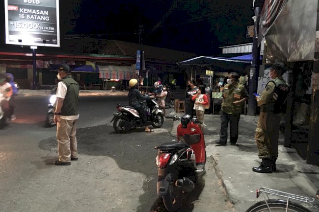 Patroli Malam PPKM Level 4 di Wedi, Jatinom dan Karanganom