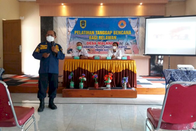 Sosialisasi Pencegahan dan Penanggulangan Bahaya Kebakaran di Balai Desa Malangan Kecamatan Tulung