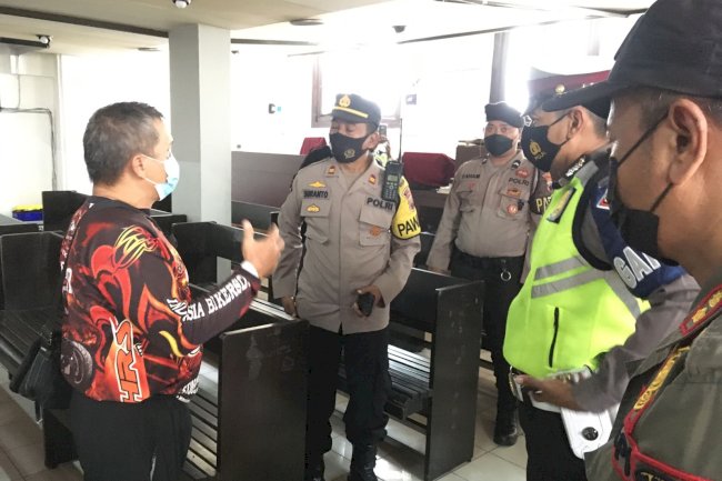 Edukasi Protokol Kesehatan Covid-19 di Beberapa Tempat Peribadatan Gereja Menjelang Nataru