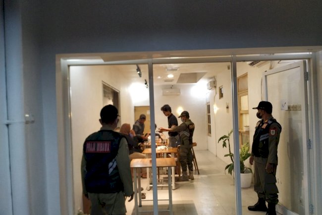 Patroli Malam Penegakan Protokol Kesehatan PPKM Level 2 di Beberapa Cafe di Klaten