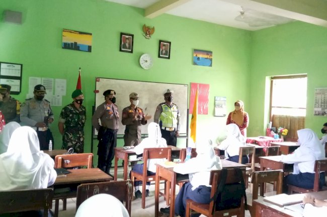 Peninjauan dan Edukasi Penerapan Protokol Kesehatan PTM 50 Persen di SMP N 6 Klaten