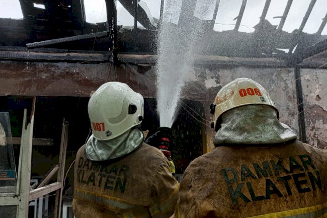 Penanganan Kebakaran Sebuah Warung Makan di Desa Basin, Kebonarum