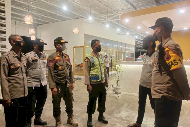 Patroli Malam Penegakan Protokol Kesehatan di Tempat Keramaian Kota