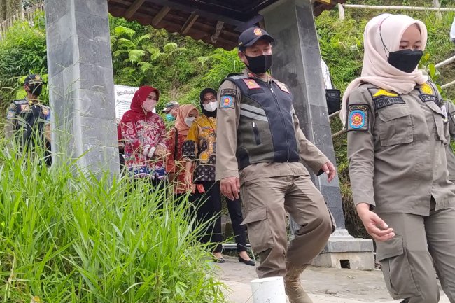 Pengamanan Bupati Klaten Dalam Rangka Karya Bhakti Penanaman Pohon dan Launching Bus Damri