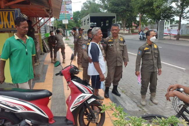 Pembinaan Pedagang Kaki Lima di Jalan Mayor Kusmanto