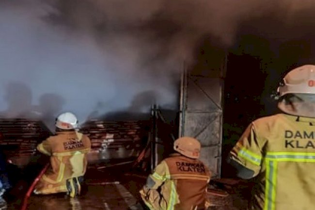 Penanganan Kebakaran Sebuah Rumah Warga Jebugan Klaten Utara