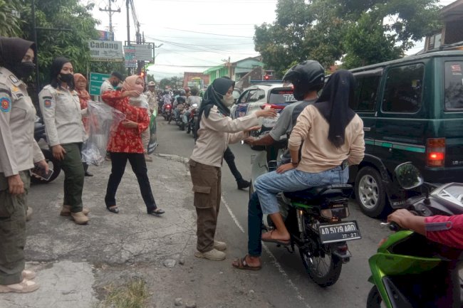 Ramadhan Berbagi Bersama Satpol PP Dan Damkar-klaten