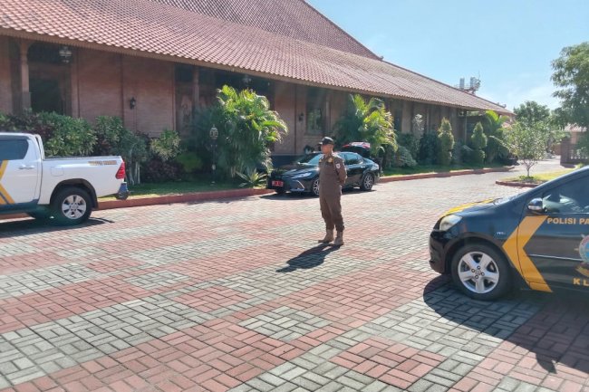 Pengawalan dan Pengamanan Bupati Klaten pada acara Pembinaan dan Penyerahan secara Smbolis Peningkatan Kesejahteraan GTT/PTT K2 dan Non K2