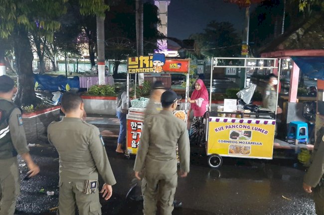 Penertiban Pedagang Kaki Lima Sekitar Alun-Alun Kota