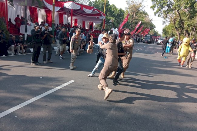 Pertunjukan Karnaval Oleh Satpol PP dan Damkar Kabupaten Klaten