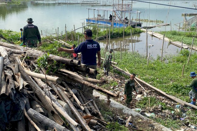 Kerja Bakti di Rowo Jombor Untuk Meningkatkan Kualitas Air