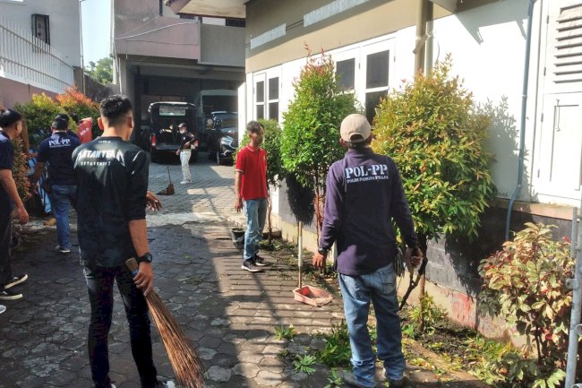 Kerja Bakti Jumat Bersih Satpol PP dan Damkar