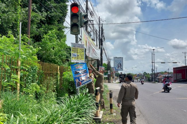 Operasi Penertiban Reklame di Sepanjang Jalan Jogja-Solo