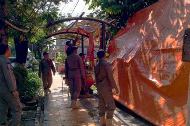 Operasi Penertiban Atribut Kelengkapan PKL