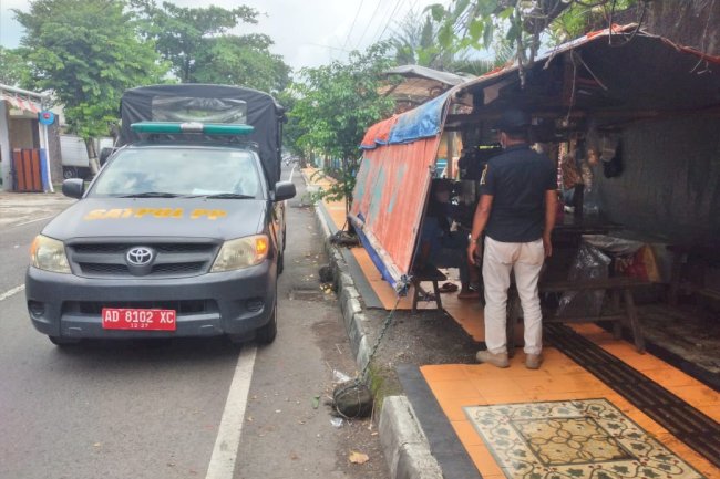 Patroli Penertban dan Pembinaan Pedagang Kaki Lima