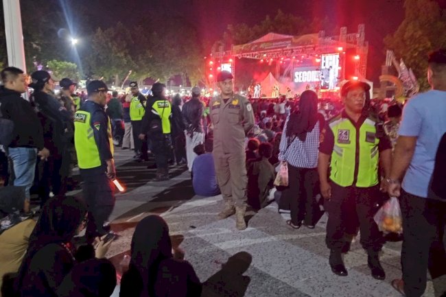 Pengamanan Pentas Musik Wali Band di Alun-Alun Kota