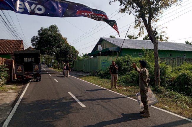 Operasi Reklame Tak Berizin Di Wilayah Kota