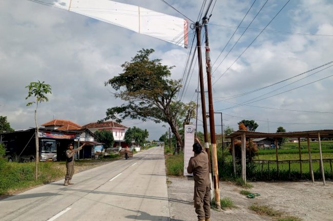 Satpol PP Klaten Gelar Operasi Penertiban Pelanggaran Perda dan Reklame di Sejumlah Titik Wilayah Kota