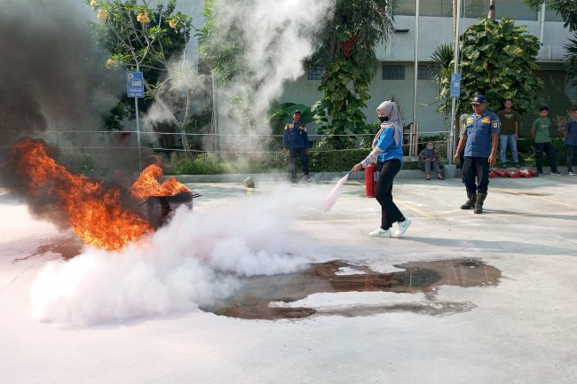 Damkar Klaten Berikan Edukasi Pencegahan Kebakaran di PT Hansoll Indo