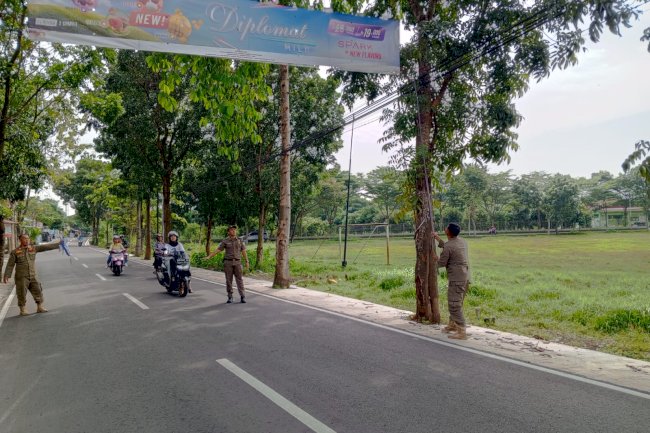 Satpol PP Klaten Gelar Patroli Penertiban Reklame dan PKL di Sejumlah Titik Strategis