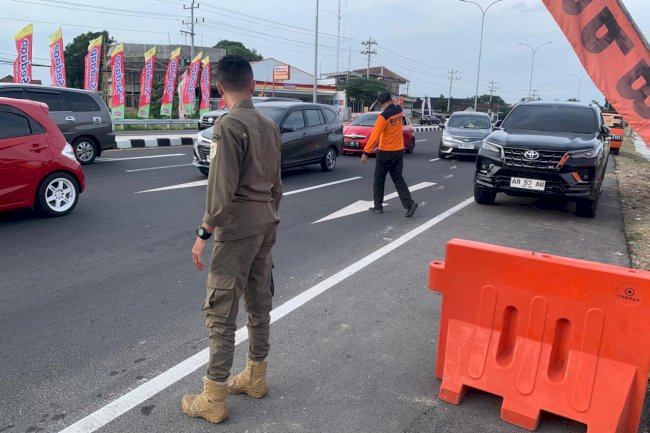 Sinergi Lintas Instansi, Satpol PP Klaten Kawal Pengamanan Arus Balik Lebaran di Exit Tol Ceper