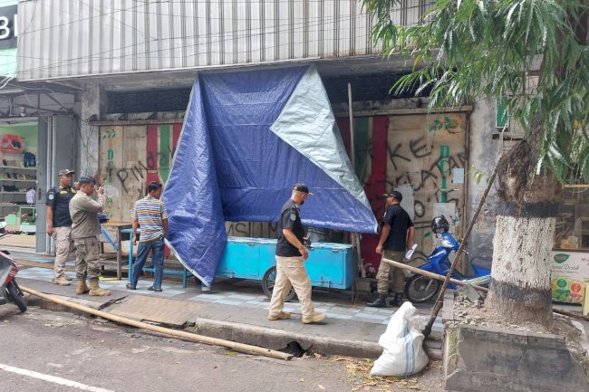 Satpol PP Klaten Tertibkan PKL dan Reklame di Sejumlah Titik Kawasan Kota