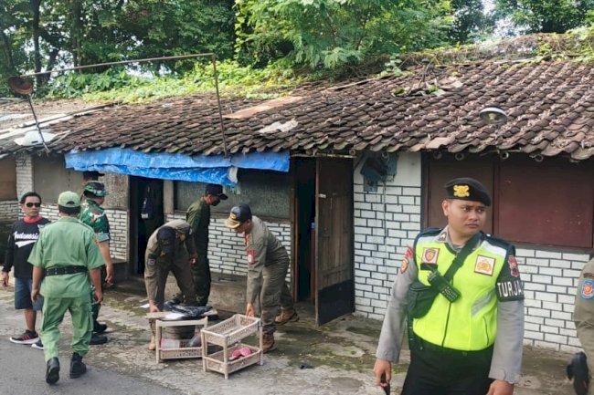 Operasi Gabungan Tertibkan dan Bongkar Bangunan Liar di Area Ex Bantalan Rel PG Gondang Baru