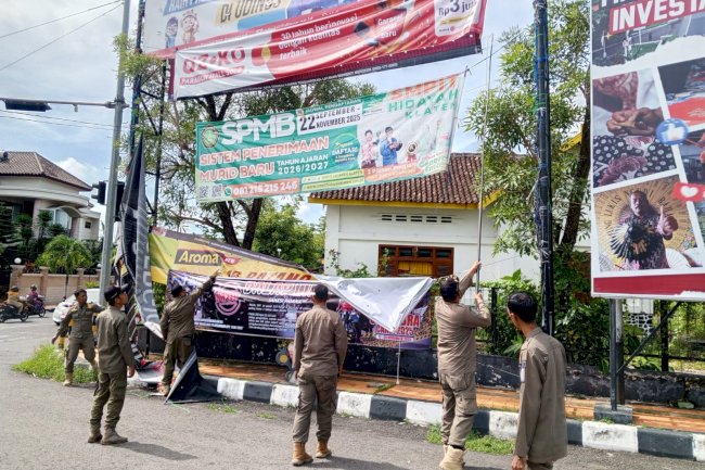 Satpol PP Klaten Gelar Patroli Penertiban Reklame dan PKL di Sejumlah Ruas Jalan Kota