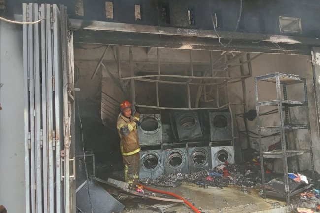 Damkar Klaten Tangani Kebakaran Ruko Laundry di Mojorejo, Satu Anak Alami Trauma
