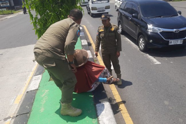 Patroli Pasca Lebaran, Satpol PP Klaten Amankan PGOT di Perempatan Ngaran Mlese
