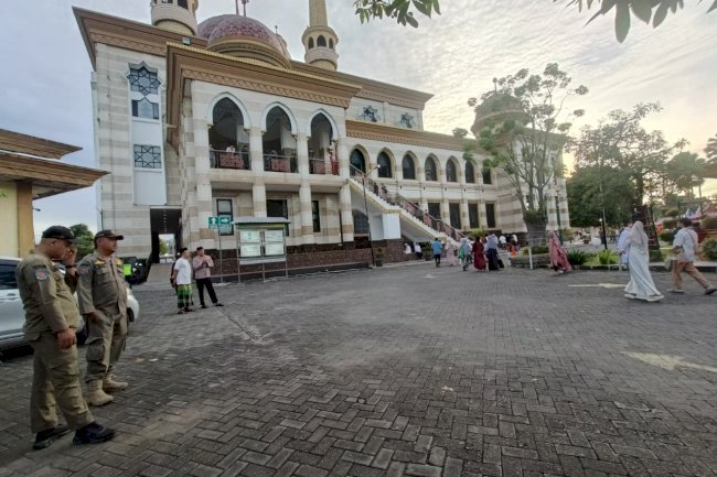 Satpol PP Klaten Amankan Pelaksanaan Salat Idulfitri 1447 H di Masjid Agung Al Aqsha