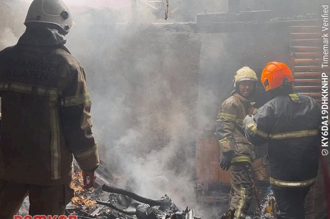 Damkar Klaten Tanggap Tangani Kebakaran Rumah di Kalikotes, Kerugian Capai Puluhan Juta Rupiah