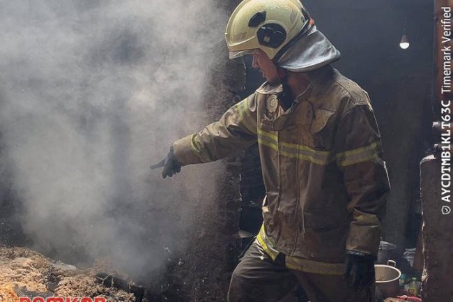 Damkar Klaten Tangani Kebakaran Oven Kayu di Karanganom, Api Berhasil Dikendalikan Tanpa Korban