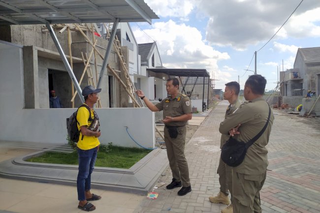Satpol PP Lakukan Klarifikasi Perizinan Enam Perumahan di Desa Jomboran