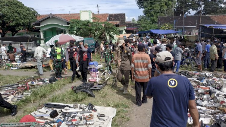 Operasi Yustisi Penegakan PPKM Mikro di Pasar Totogan dan Pasar Legi Jatinom