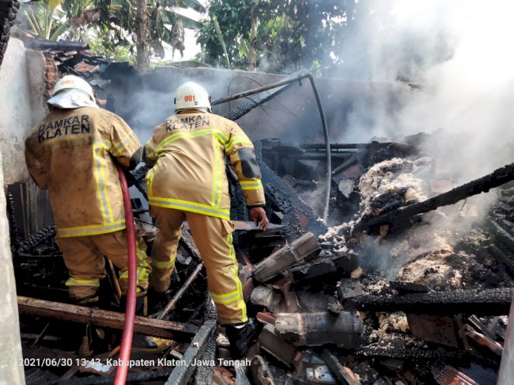 Penanganan Kebakaran Rumah Tinggal di Desa Barepan Kecamatan Cawas
