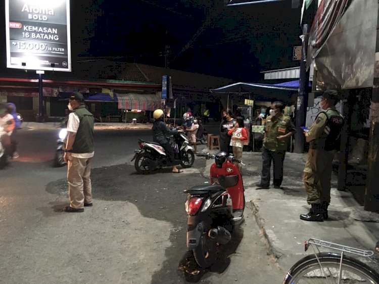 Patroli Malam PPKM Level 4 di Wedi, Jatinom dan Karanganom