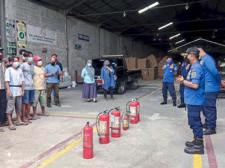 Sosialisasi Pencegahan dan Penanggulangan Bahaya Kebakaran di UD Citra Fajar Utama di Desa Dlimas, Ceper