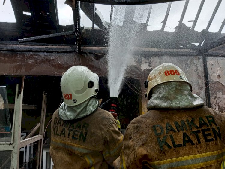 Penanganan Kebakaran Sebuah Warung Makan di Desa Basin, Kebonarum