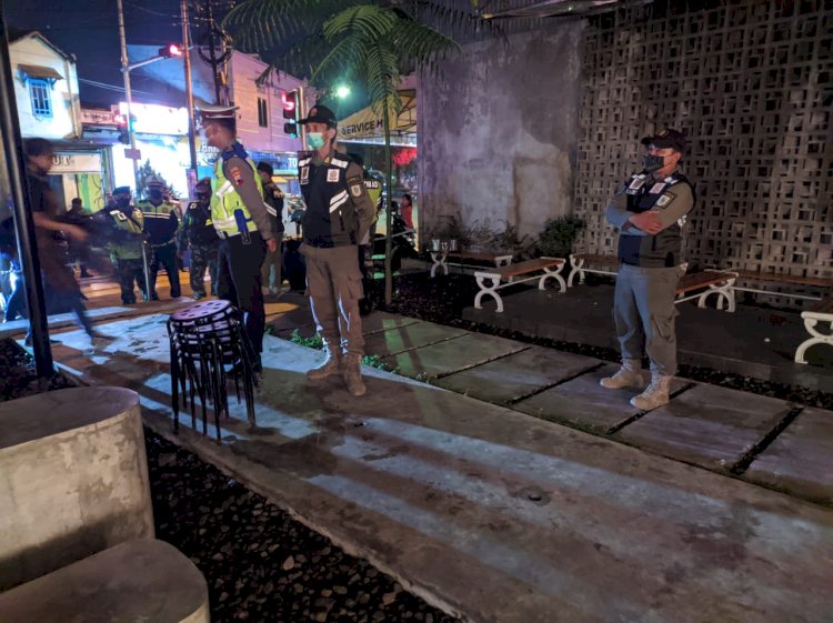 Patroli Malam Penegakan Protokol Kesehatan di Wilayah Kota Menyasar Cafe dan Coffe Shop