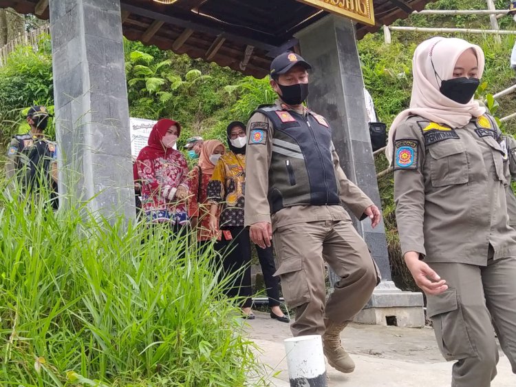Pengamanan Bupati Klaten Dalam Rangka Karya Bhakti Penanaman Pohon dan Launching Bus Damri
