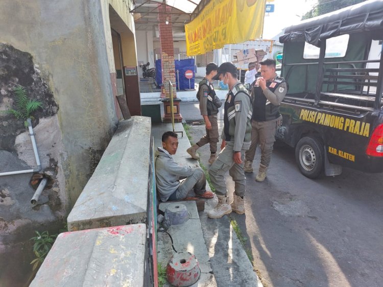 Penanganan Orang Dengan Gangguan Jiwa yang Meresahkan Masyarakat di Jalan Sulawesi