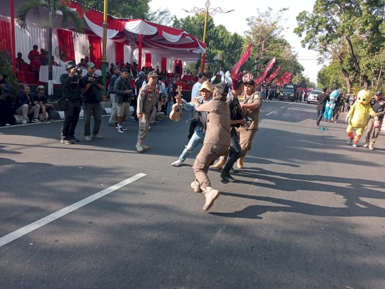 Pertunjukan Karnaval Oleh Satpol PP dan Damkar Kabupaten Klaten