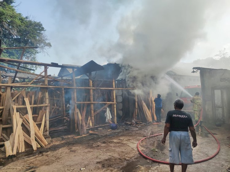Penanganan Kebakaran Rumah Oven Kayu di Desa Mayungan Kecamatan Ngawen Kabupaten Klaten