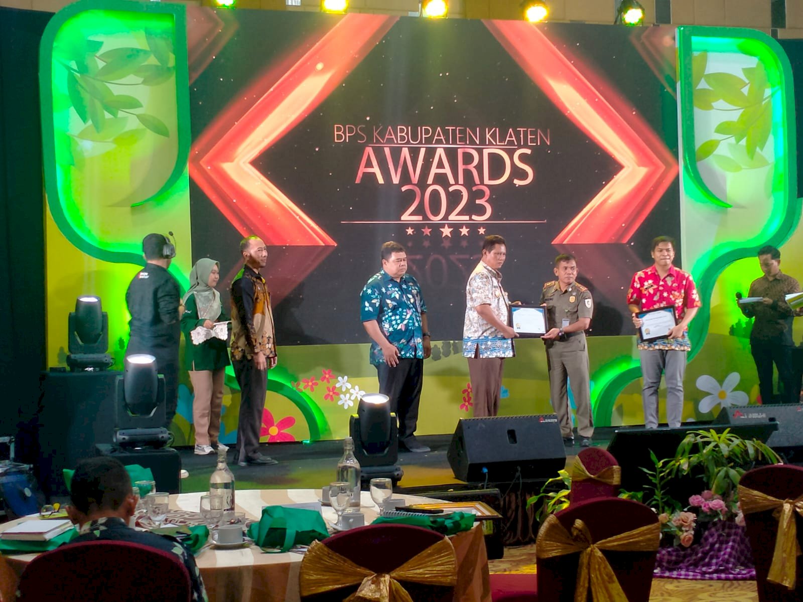 Penerimaan Penghargaan BPS Klaten Award 2023 Sebagai Terbaik ke-2 Pelaporan Metadata