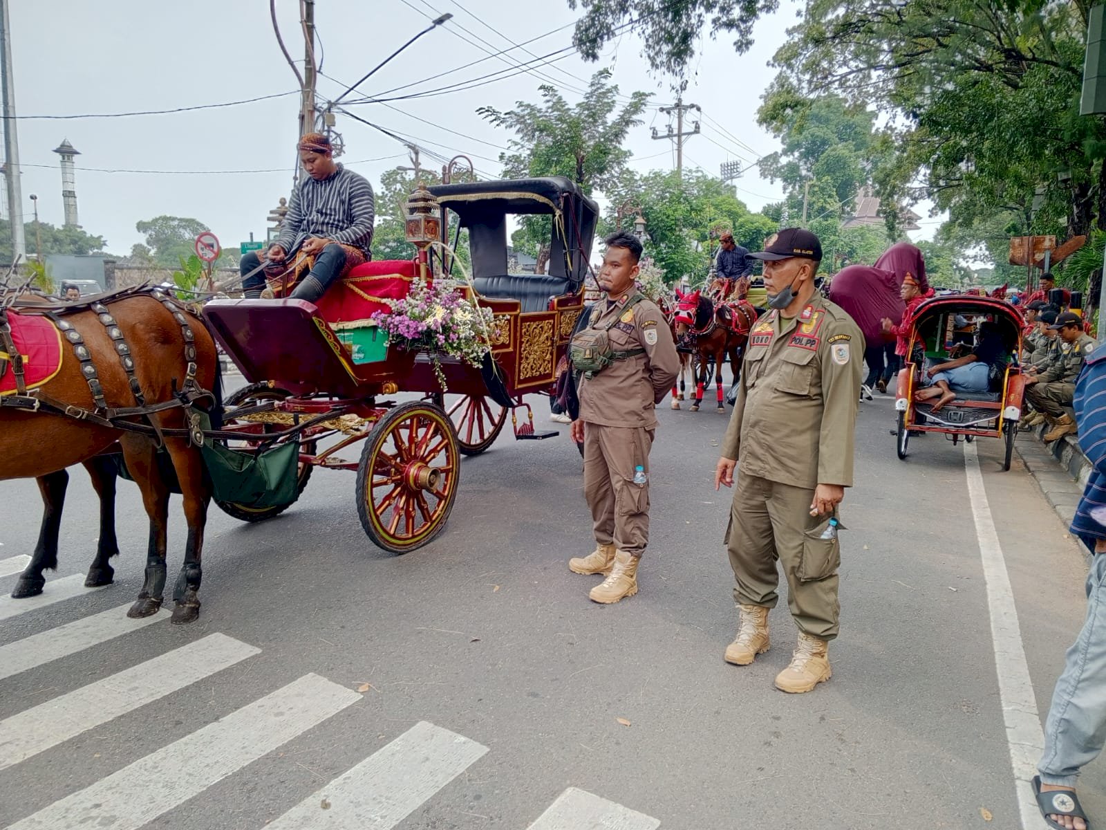 Pengamanan Defile dan Parade Mobil Hias di Kota Surakarta